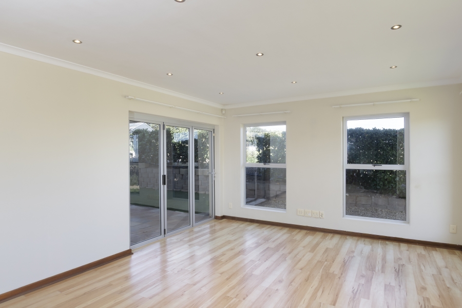 To Let 4 Bedroom Property for Rent in Heldervue Western Cape